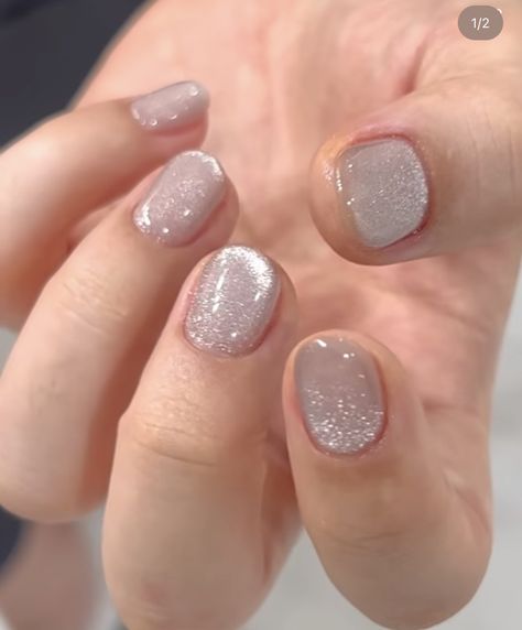 Bentuk Alis, Minimal Nails Art, Minimal Nails, Work Nails, Cat Eye Nails, Pretty Gel Nails, Soft Nails, Sparkle Nails, Chic Nails