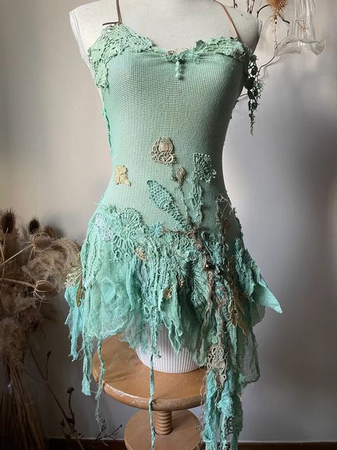 Mermaid Aesthetic Fashion, Mermaid Costume Inspiration, Mermaid Green Aesthetic, Water Inspired Clothes, Mermaid Pirate Outfit, Mermaid Core Top, Lagoona Outfit Inspiration, Mermaid Fairy Aesthetic, Mermaid Aesthetic Dress