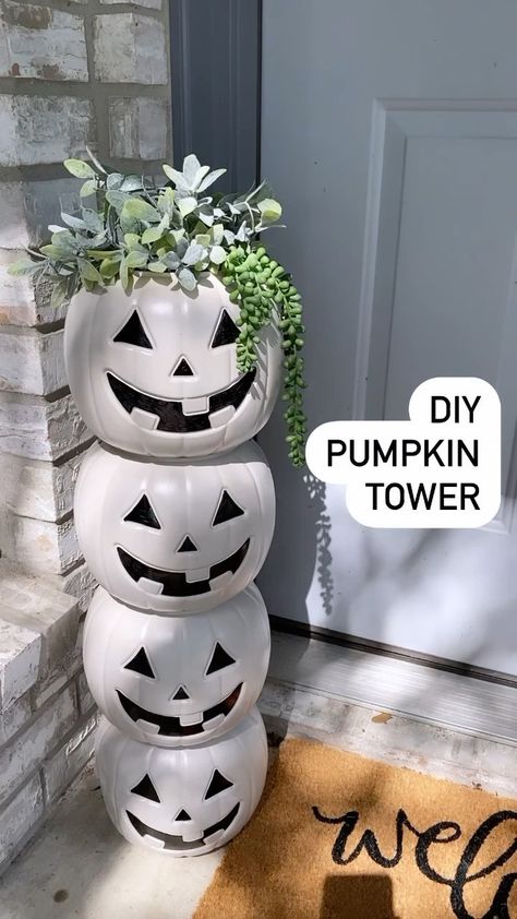 Pumpkin Basket Diy, Pumpkin Tower Diy, Diy Pumpkin Tower, Pumpkin Bucket Decor, Pumpkin Bucket Crafts, Pumpkin Tower, Pumpkin Porch Decor, Bucket Decor, Halloween Pumpkin Diy