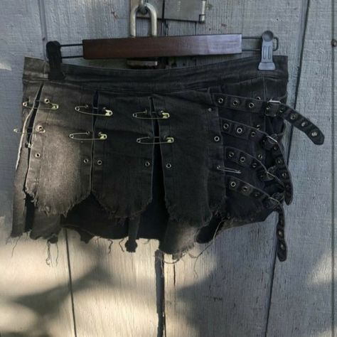 Black Skirt Grunge, Grunge Moodboard, Moodboard Layout, Skirt Grunge, Goth Accessories, Aesthetic Black, Fashion Project, Alt Fashion, Goth Outfits