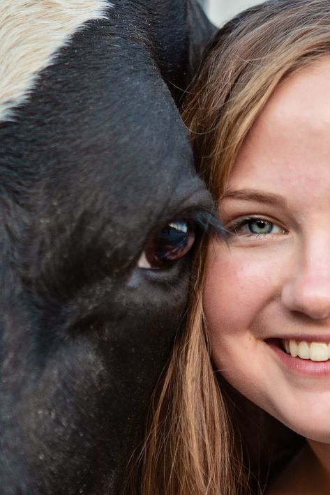 Livestock Senior Pictures Goats, Livestock Senior Pictures Cattle, Cow Senior Pictures, Senior Picture Ideas With Dogs, Senior Pictures Farm, Livestock Senior Pictures, Senior Picture Ideas Western, Farm Senior Pictures, Senior Pic Ideas