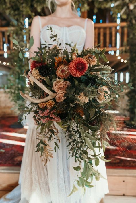 Rustic Bridal Bouquet, Deer Antler Wedding, Winter Bridal Bouquets, Western Style Wedding, Country Bride, Sunflower Arrangements, Field Wedding, Western Romance, Rustic Wedding Bouquet