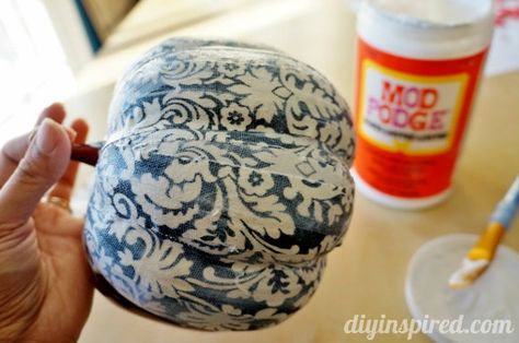 How to decoupage fabric on a pumpkin. Decoupage Pumpkins, Fabric Decoupage, Decoupage Diy, Fall Fabric, Pumpkin Projects, Fall Deco, Fabric Pumpkins, Diy Pumpkin, Autumn Crafts