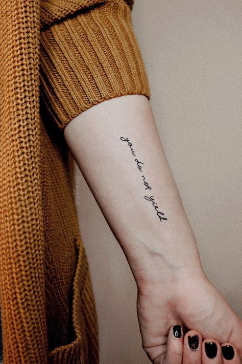 kindgom of ash tattoo Keep Reaching Out Your Hand Tattoo, Tiny Acotar Tattoo, Acotar Tog Tattoo, Readers Tattoo Ideas, Acotar Tattoo Ideas Quotes, Acotar Tattoo Quotes, Acotar Quote Tattoo, Do Not Yield Tattoo, Reader Tattoos