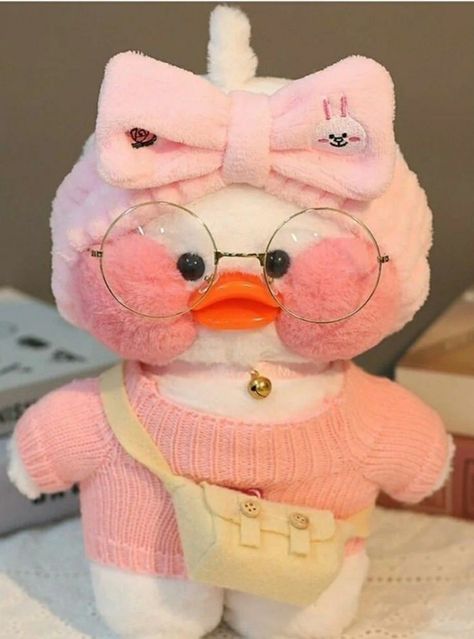 Diy Dress Up Clothes, Duck Soft Toy, Duck Stuffed Animal, Dress Up Clothes, Outfits And Accessories, Cute Squishies, Pretty Hats, Teddy Bear Pictures, Duck Toy