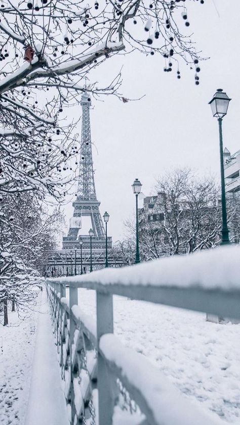 Paris Winter Wallpaper, Eiffel Tower Winter, Eiffel Tower Snow, Snow In Paris, Paris Snow, Torre Eiffel Paris, Paris Winter, Paris Tour Eiffel, Paris Wallpaper