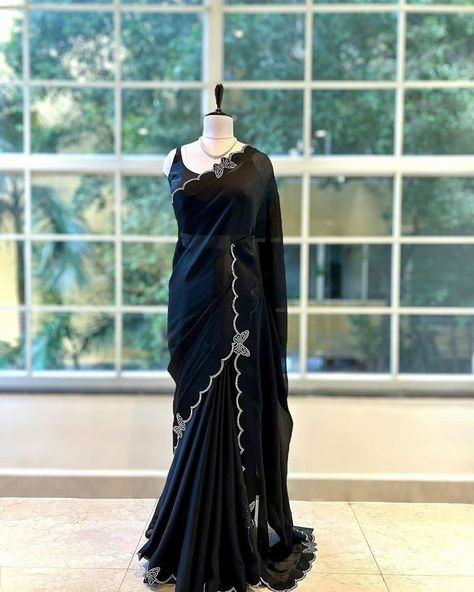 Get trendy get blacky classy but in exquisite pearl hand crafted beaded saree comes with an shimmer Organza Silk fabric and to match with it you'll find a nice matchy blouse. Price 1950rs Contact/WhatsApp097806 66577 Black Shimmer Saree, Beaded Saree, Black Saree Designs, Black Organza Saree, Shimmer Saree, Black Sarees, Plus Size Lehenga, Fancy Lehenga, Engagement Lehenga