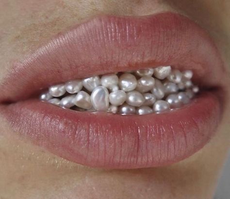 Pearl Aesthetic, Lip Art, Seed Pearl, Mode Inspo, White Aesthetic, Makeup Inspo, Pearl White, Mood Board, Pear