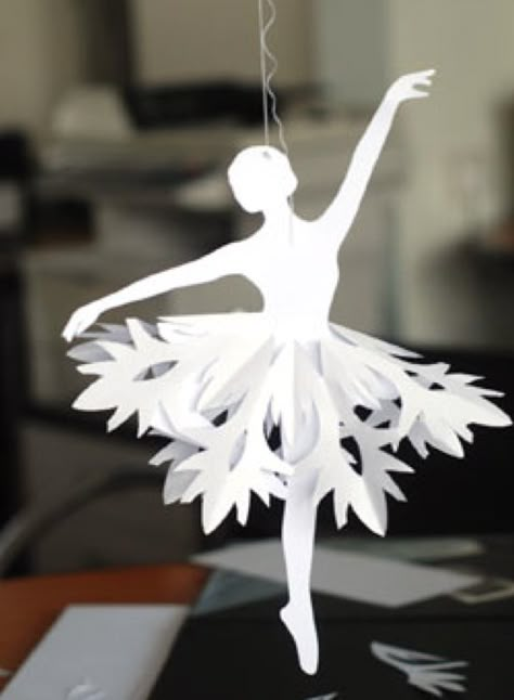 ballerina snowflake Paper Ballerina, Christmas Toppers, Toppers Diy, Navidad Diy, Paper Snowflakes, Final Touch, Winter Crafts, Kirigami, Xmas Crafts