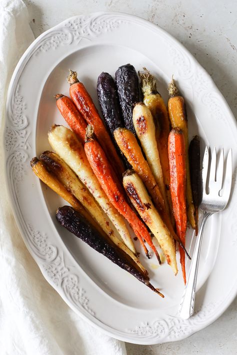 Maple and Miso Roasted Carrots - A Nourishing Plate Miso Glazed Carrots, Maple Roasted Carrots, Carrots Side Dish, Green Dinner, Miso Glaze, Gluten Free Sides, Creamy Cauliflower, Glazed Carrots, Vegan Eats