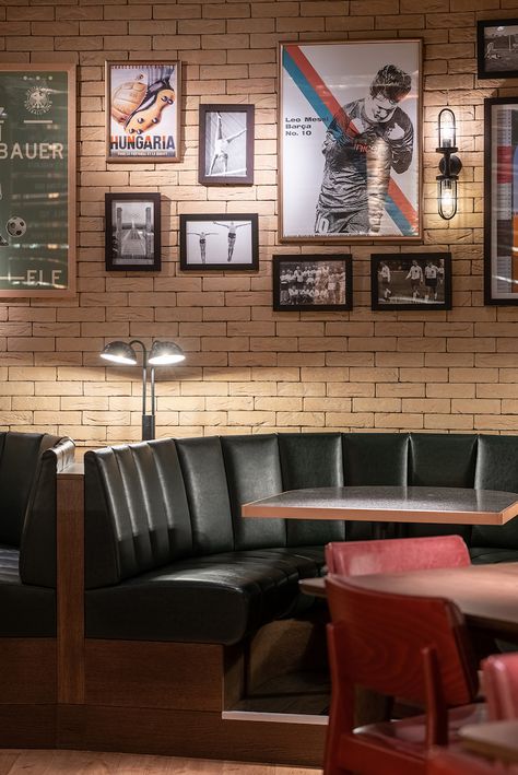 Restaurant Bar Interior Design, Club Design Interior, Sport Bar Design, Sports Bar Decor, Table With Bench Seat, Sports Pub, Bar Interior Design, Marriott Hotel, Classic Bar