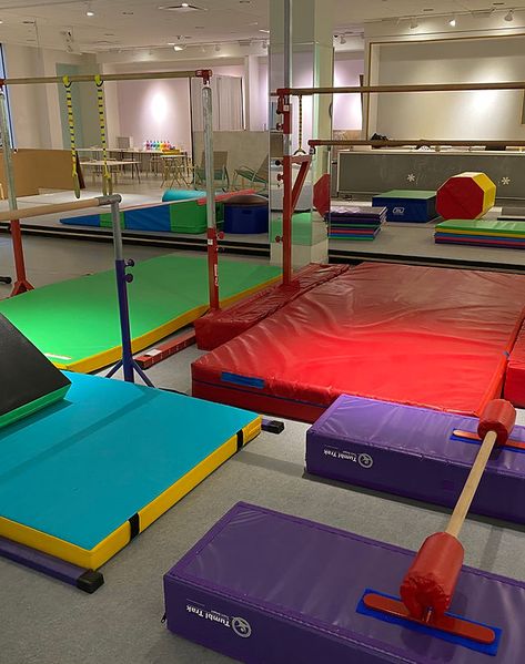 Garage Gymnastics Gym, Indoor Gymnastics Room, Home Gymnastics Room, Gymnastics Room Ideas, Gymnastics Classes For Kids, Gymnast Room, Gym Layouts, Home Gymnastics, Alternative School