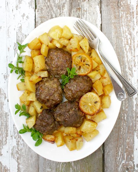 Greek Meatballs Recipe, Camp Cooking Recipes, Greek Meatballs, Oven Roasted Potatoes, Recipes From Around The World, Greek Flavors, Creole Recipes, Camp Cooking, Meatball Recipes