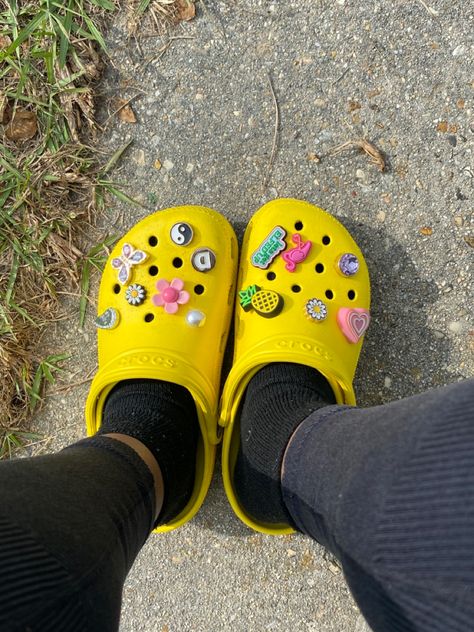 Yellow Crocs Aesthetic, Yellow Crocs Outfit, Baddie Crocs, Girly Crocs, Crocs Aesthetic, Yellow Crocs, Crocs Ideas, Crocs Outfit, Fire Shoes