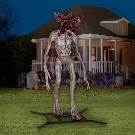 Stranger Things Animated, Netflix Stranger Things, Smokey Robinson, Lawn Ornament, Book Flowers, Horror Movie Characters, Stranger Things Netflix, Halloween News, Halloween Season