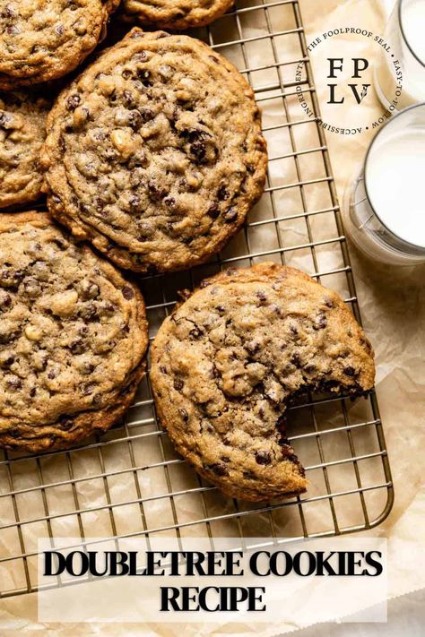 Doubletree Cookies (The Best Chocolate Chips Cookie Recipe!) Doubletree Chocolate Chip Cookie Recipe, Doubletree Cookie Recipe, Doubletree Cookies, Insomnia Cookies, Best Chocolate Chip Cookies Recipe, Double Chocolate Chip Cookies, Best Chocolate Chip Cookie, Copycat Recipe, Best Chocolate