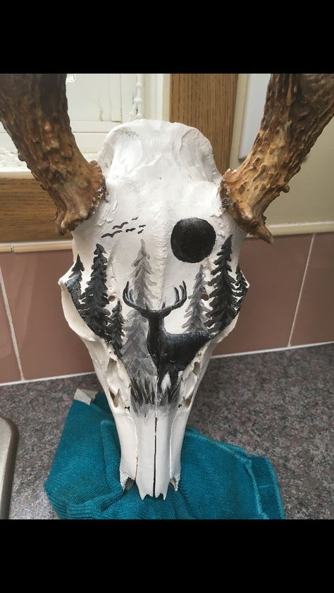 Painting On Skulls, Deer Skulls Decorated, Decoupage Deer Skull, Painting On Animal Skulls, Paint Deer Skull, Painted Deer Skulls Boho, Decorating Deer Skulls, Painting On Deer Skull, Decorative Deer Skulls