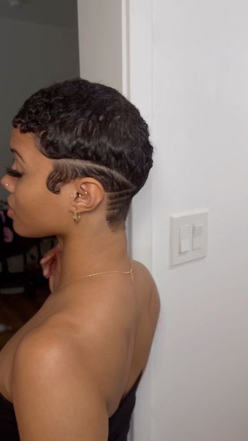 Low Cut Black Woman, Short Hair Styles Pixie Black Women, Women Haircut Short, Very Short Hairstyle Women, Short Haircut For Black Women, Black Women Short Haircut, Short Hair Pixie Cuts Black Women, Low Cut Hair Black Women, Short Pixie Cut Black Women