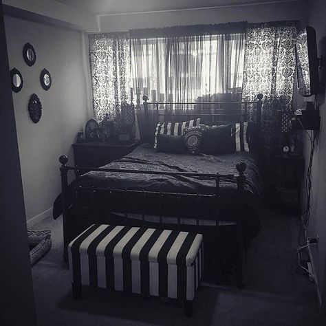 Gothic Bedroom Ideas, Modern Baby Room, Gothic Decor Bedroom, Goth Bedroom, Gothic Room, Gothic Interior, Bunk Bed With Desk, Gothic Bedroom, Victorian Bedroom