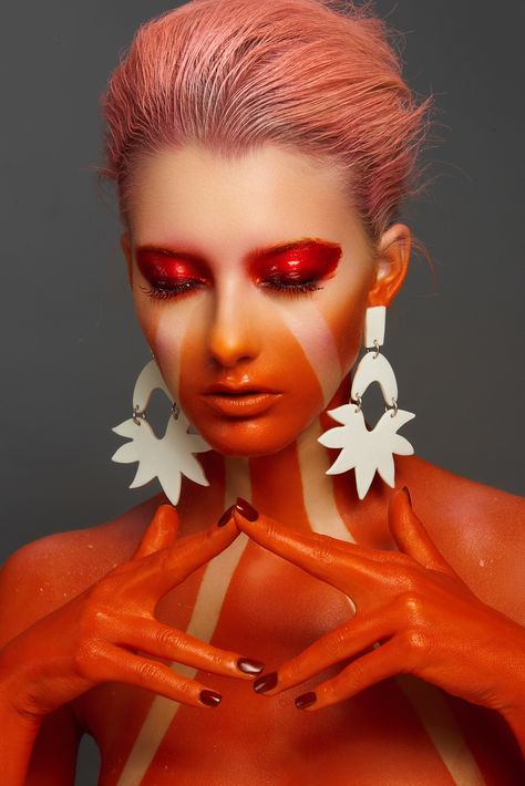 AFI Magazine | Fashion, Makeup, Beauty Editorials | Ideas & Inspiration Makeup Ideas Dramatic, Makeup Ideas Blue Eyes, Makeup Tips Natural, Makeup Ideas Blue, Beauty Works, Makeup Tips And Tricks, Oil Free Moisturizers, Makeup For Teens, Orange You Glad