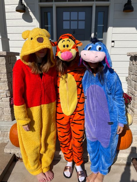 Tattoo Trio, Halloween Costume Trio, Halloween Costumes Trio, Trio Pics, Trio Poses, Trio Friends, Cute Group Halloween Costumes, Matching Halloween Costumes, Classy Halloween Costumes