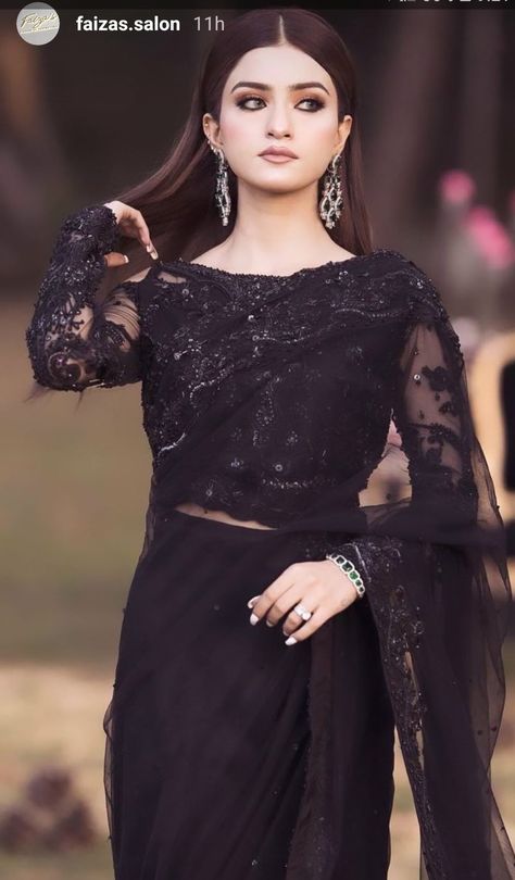 Makeup Looks With Black Saree, Makeup Look For Black Saree, Black Sari Pakistani, Makeup On Black Saree, Black Sari Look, Makeup With Black Saree, Black Saree Makeup Look, Black Saari, Black Saree Party Wear