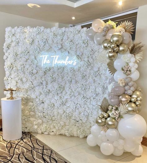 White And Gold Wedding, Idee Babyshower, Flower Wall Wedding, Birthday Party Theme Decorations, Birthday Balloon Decorations, Future Wedding Plans, Wedding Decor Elegant, Wedding Balloons, Balloon Decorations Party