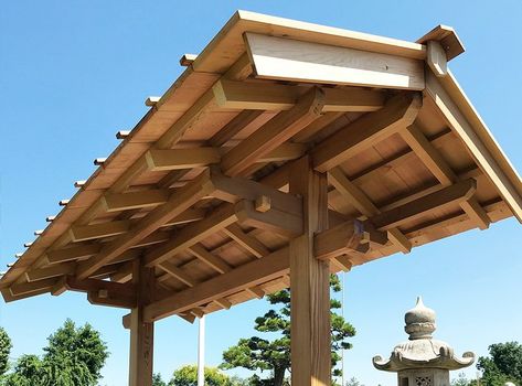 Traditional Japanese Woodwork Carpentry Japanese Gate Roof Construction Japanese Entrance, Japanese Roof, Japanese Fence, Japanese Gate, Gazebo Ideas, Japanese Garden Landscape, Japanese Tea House, Traditional Japanese House, Japanese Woodworking