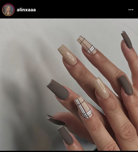 Burberry Nails Brown, November Square Nails, Fall Burberry Nails, November Nails Simple, Dark Fall Nails Designs, November Nails Acrylic, Nails And Outfits, Matte Brown Nails, Brown Nails For Fall