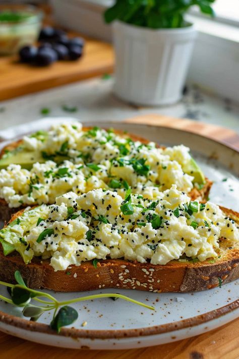 Explore the delicious pairing of cottage cheese and avocado on toast in this satisfying recipe! Perfect for breakfast, brunch, or a quick snack. Creamy cottage cheese adds protein while creamy avocado brings healthy fats. The combination creates a flavorful and nutritious toast that will keep you satisfied all morning long. Try topping it off with your favorite seasonings or fresh herbs for an extra burst of flavor. Elevate your breakfast game with this simple yet tasty dish that is sure to beco Cheese Avocado Toast, Cottage Cheese Avocado, Low Calorie Pancakes, Cottage Cheese Breakfast, Avocado On Toast, Cottage Cheese Pancakes, Avocado Toast Recipe, Cottage Cheese Recipes, Toast Toppings