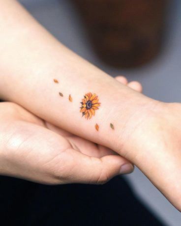 Girlfriend Tattoo Ideas, Stop Tattoo, Sunflower Tattoo On Wrist, Sunflower Foot Tattoos, Best Wrist Tattoos, Inner Wrist Tattoos, Sunflower Tattoo Simple, Cute Finger Tattoos, Cool Wrist Tattoos