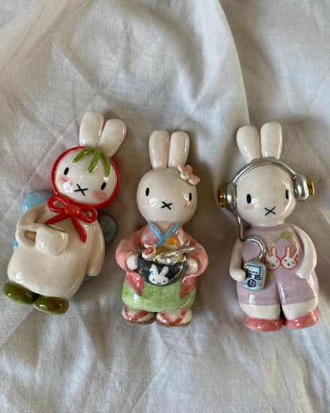 Mini Clay People, Mini Ceramics, Clay Trinkets, Alien House, Clay Diy Projects, Clay Figurine, Ceramics Pottery Art, Arte Inspo, Cute Clay