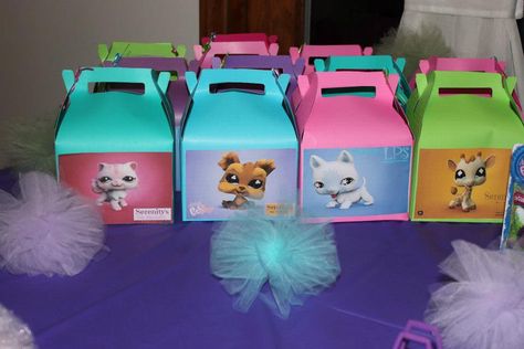 DIY FAVOR BOX..SO CUTE AND EASY Lps Cakes, Diy Favor Boxes, Lps Sets, Lps Littlest Pet Shop, Crayon Box, Cute Diy, Slumber Parties, Littlest Pet Shop, Diy Easy