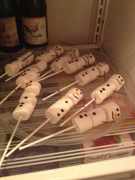 Olaf's Marshmallows for Candy Bar Buffet Frozen Marshmallow, Olaf Marshmallow, Candy Bar Buffet, Bar Buffet, Frozen Summer, Frozen Fever, Marshmallows, Olaf, Summer Party