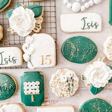 Quinceanera Cookies Decorated, Quinceanera Cookies, Quince Cookies, Bday Cookies, Quince Ideas, Cookie Inspiration, Cookie Ideas, Go Wild, Birthday Cookies