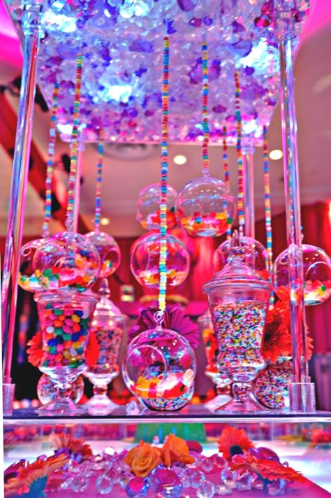 6 Ideas for Candy Centerpieces (Photo: Sara Renee Events) - mazelmoments.com Candy Land Party, Candy Centerpieces, Sweet 16 Party Ideas, 16 Party Ideas, Candyland Birthday, Sweet Sixteen Parties, Candyland Party, Sweet 16 Ideas, Candy Theme