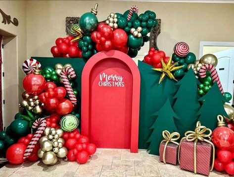 Christmas Party Backdrop, Christmas Balloon Decorations, Holiday Balloons, Balloons Decorations, Christmas Props, Christmas Program, Christmas Carnival, Christmas Concert, Christmas Balloons