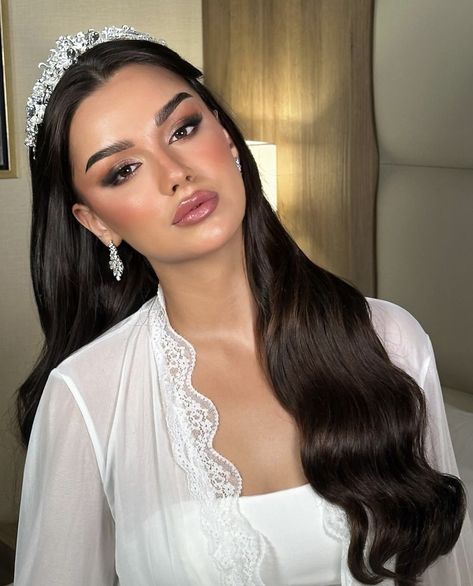 Middle Eastern Bridal Makeup, Platinum Buzzcut Women, Bridal Tiara Hairstyles, Bride Hairstyles With Veil Down, Nikah Pics, Nikah Makeup, Glam Bride Makeup, Wedding Makeup Bride, Wedding Hairstyles And Makeup