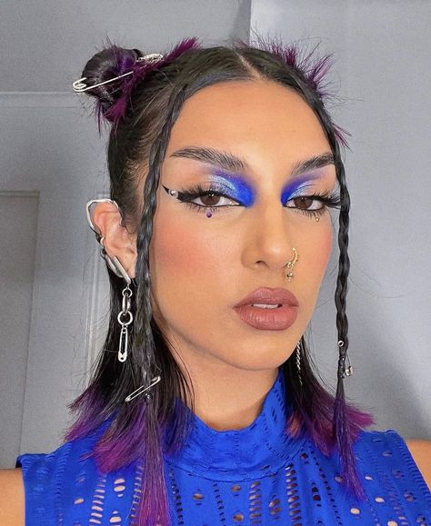 @rowisingh Electric Blue Eyeliner, Electric Blue Eye Makeup, Blue Graphic Liner Makeup, Rowi Singh Makeup, Blue Graphic Makeup, Blue Liner Makeup Look, Blue Mascara Looks, Electric Blue Makeup, Blue And Purple Makeup