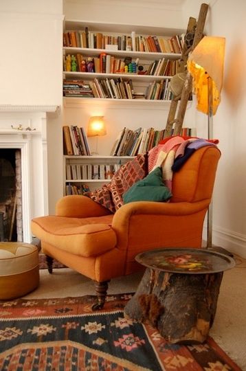 Interior Design Country, Small Space Inspiration, Recycled House, Orange Chair, White Wall Decor, A Living Room, Book Shelf, Design Case, Reading Nook