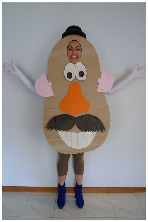 Mr Potato Head costume Buffy The Vampire Slayer Movie, Mr Potato Head Costume, Fantasias Toy Story, Fantasia Diy, Disfraz Toy Story, Cardboard Costumes, Toy Story Halloween, Cardboard Costume, Halloween Costume Toddler Girl