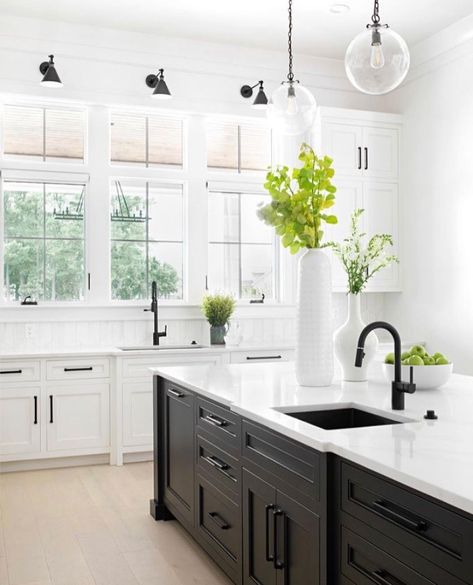 Great Kitchens!️️️ Every day! (@kitchen_posts_daily) • Instagram photos and videos Farmhouse Kitchen Ideas Black And White, Black Island Silver Hardware, Black Island White Cabinets Farmhouse, Black Island With Black Hardware, Kitchen Ideas With Black Hardware, Black Cabinets With Black Hardware, Kitchen Hardware Trends 2023, Black Kitchen Island White Cabinets, White Cabinets With Black Island