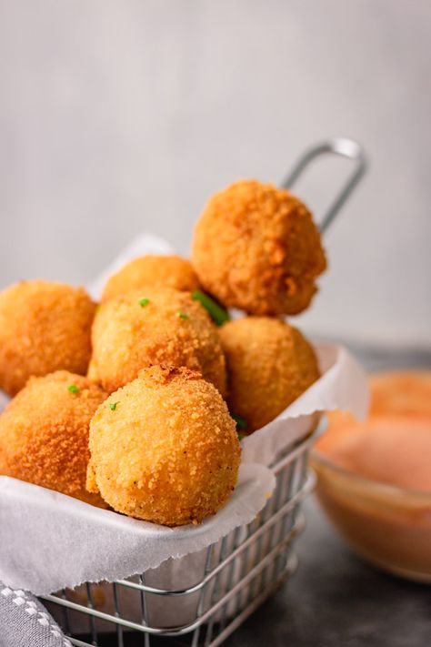 Loaded Mashed Potato Balls - The Dinner Bite Loaded Fried, Loaded Mashed Potato Balls, Mashed Potato Balls Recipe, Fried Mashed Potato Balls, Potato Balls Recipe, Mashed Potato Balls, Popcorn Chicken Recipe, Hangover Food, Hot Toddies Recipe