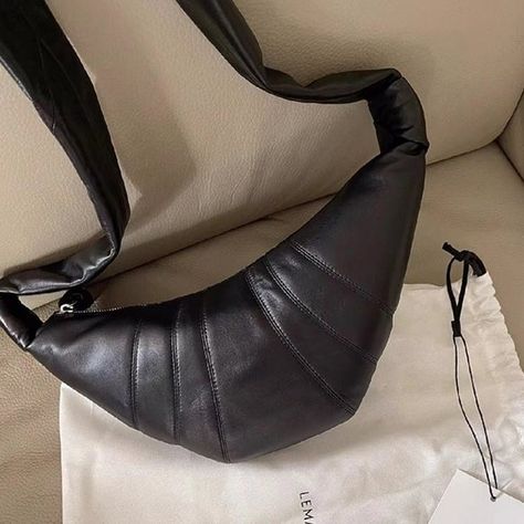 Lemaire Small Croissant Leather Shoulder Bag Lemaire Croissant Bag Street Style, Lemaire Aesthetic, Lemaire Croissant Bag, Croissant Bag, Core Outfits, Dark Clothes, Street Style Bags, Cute Work Outfits, Personal Style Inspiration