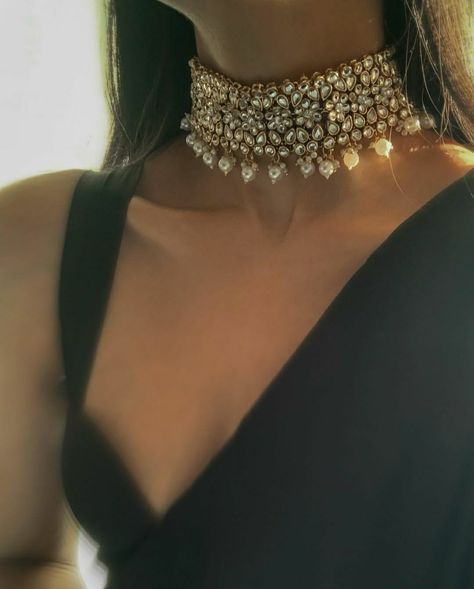 Minimalist Accessories Jewellery, Vintage Indian Jewelry, Runway Jewelry, Bridal Necklace Designs, Prom Necklaces, Neck Pieces Jewelry, Dainty Style, Fancy Jewellery Designs, Indian Jewellery Design Earrings