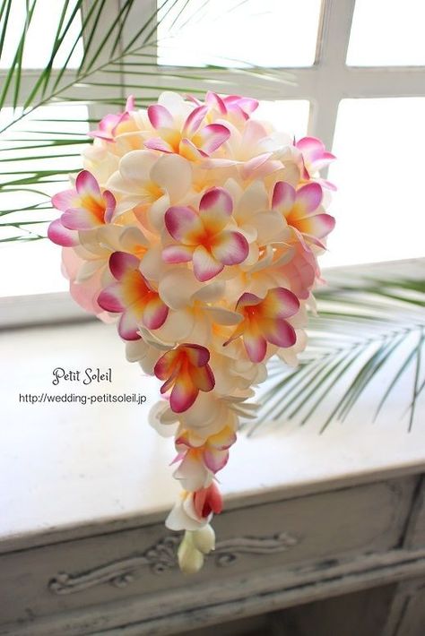 Plumeria Bouquet, Tropical Bridal Bouquet, Beach Wedding Flowers, Plumeria Flowers, Flower Arrangements Simple, Bride Magazine, Hawaiian Wedding, Beautiful Flowers Pictures, Arte Floral