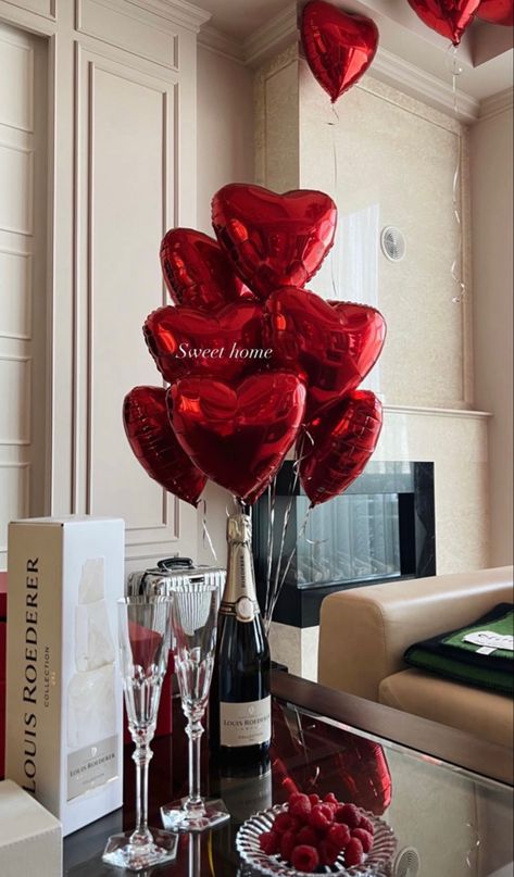 Romantic Set Up, Valentine’s Day Surprise, Red Valentines Aesthetic, Red Birthday Aesthetic, Decoration For Anniversary, Valentines Date Night, Romantic Date Night Ideas, Romantic Surprise, Romantic Room