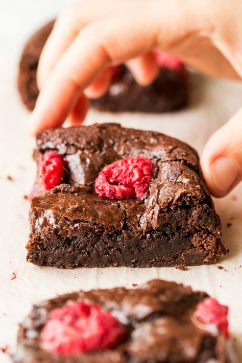 Vegan raspberry brownies - Lazy Cat Kitchen Lazy Cat Kitchen, Raspberry Brownies, Cat Kitchen, Vegan Brownie, Lazy Cat, Vegan Dessert Recipes, Vegan Treats, Paleo Dessert, Vegan Sweets