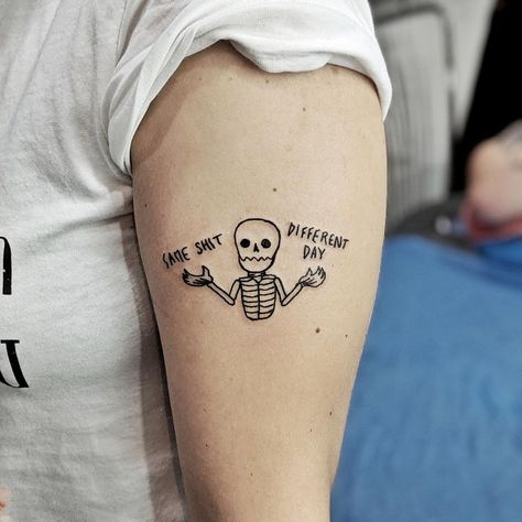 Skeleton Tattoo, Scary Tattoos, Skeleton Tattoos, Tattoo Hand, Inspiration Tattoo, Small Girl Tattoos, Tattoo Cover Up, Tattoos Geometric, Creepy Tattoos