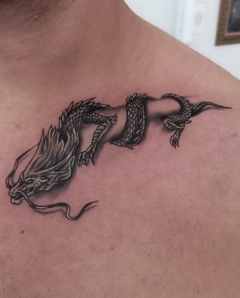 Skeleton Collar Bone Tattoo, Dragon Colar Bone Tattoo, လည်ပင်း Tattoo, Colar Bone Tattoo Men, Dragon Collar Bone Tattoo, Dragon Tattoo On Neck, Dragon Tattoo On Shoulder, Dragon Hand Tattoo, Back Tattoos For Guys Upper